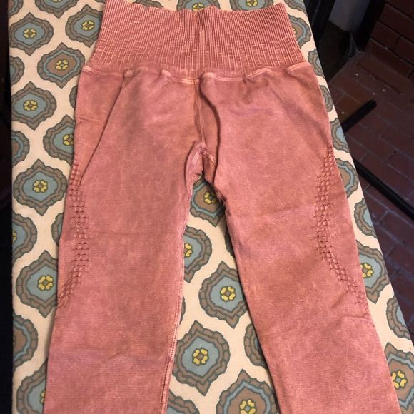 ✨JUST IN✨ NWOT Free People Movement Shanti Cropped Legging - Picture 5 of 8
